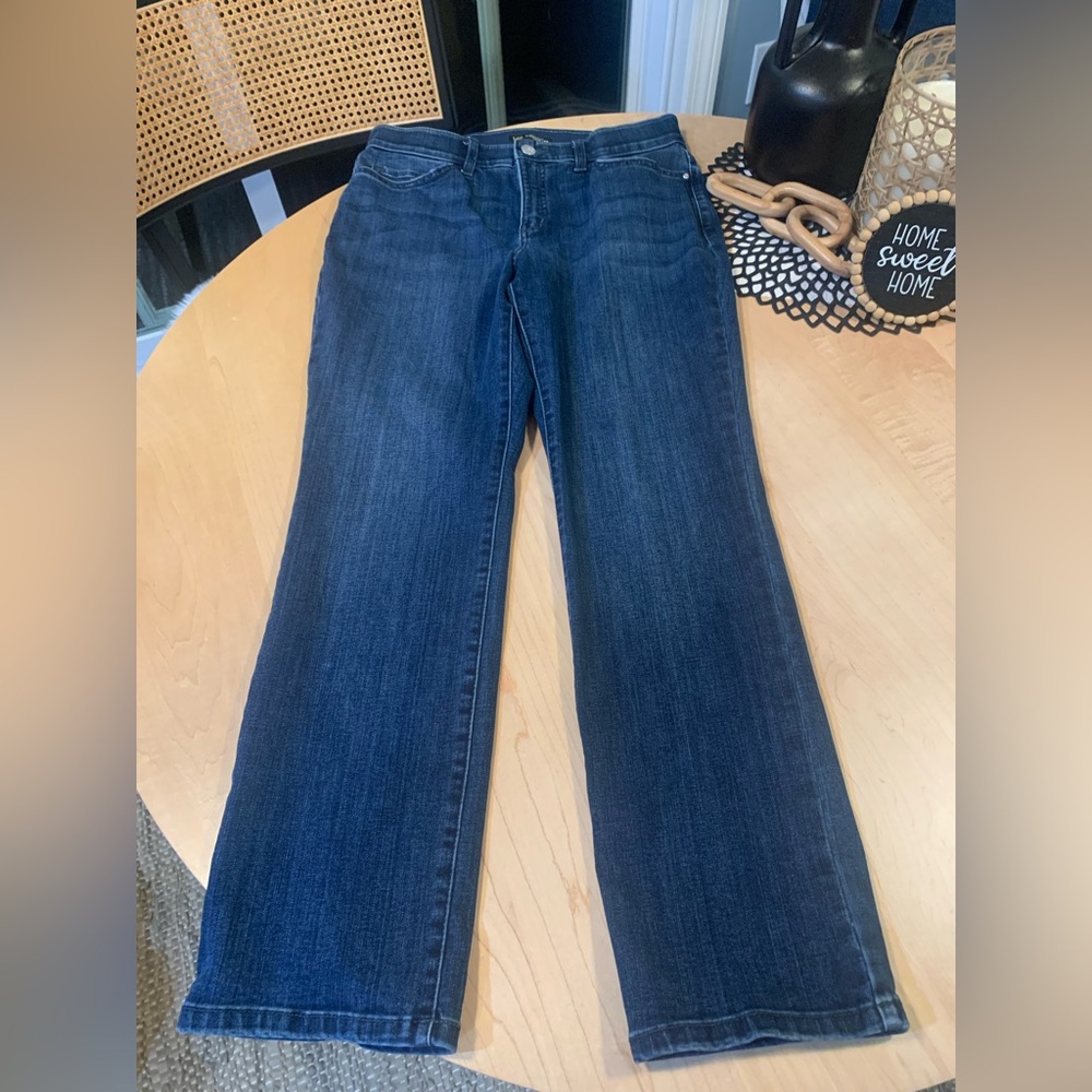 N2 Lee jeans, relaxed fit straight leg mid-rise flex motion size 10 short